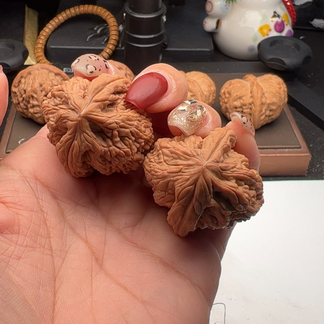 文玩核桃吊坠滢虎头王34