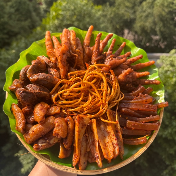 云南傣味大杂烩牛皮菜根鸡爪鸡脚筋瓦味麻辣大杂烩牛皮菜根