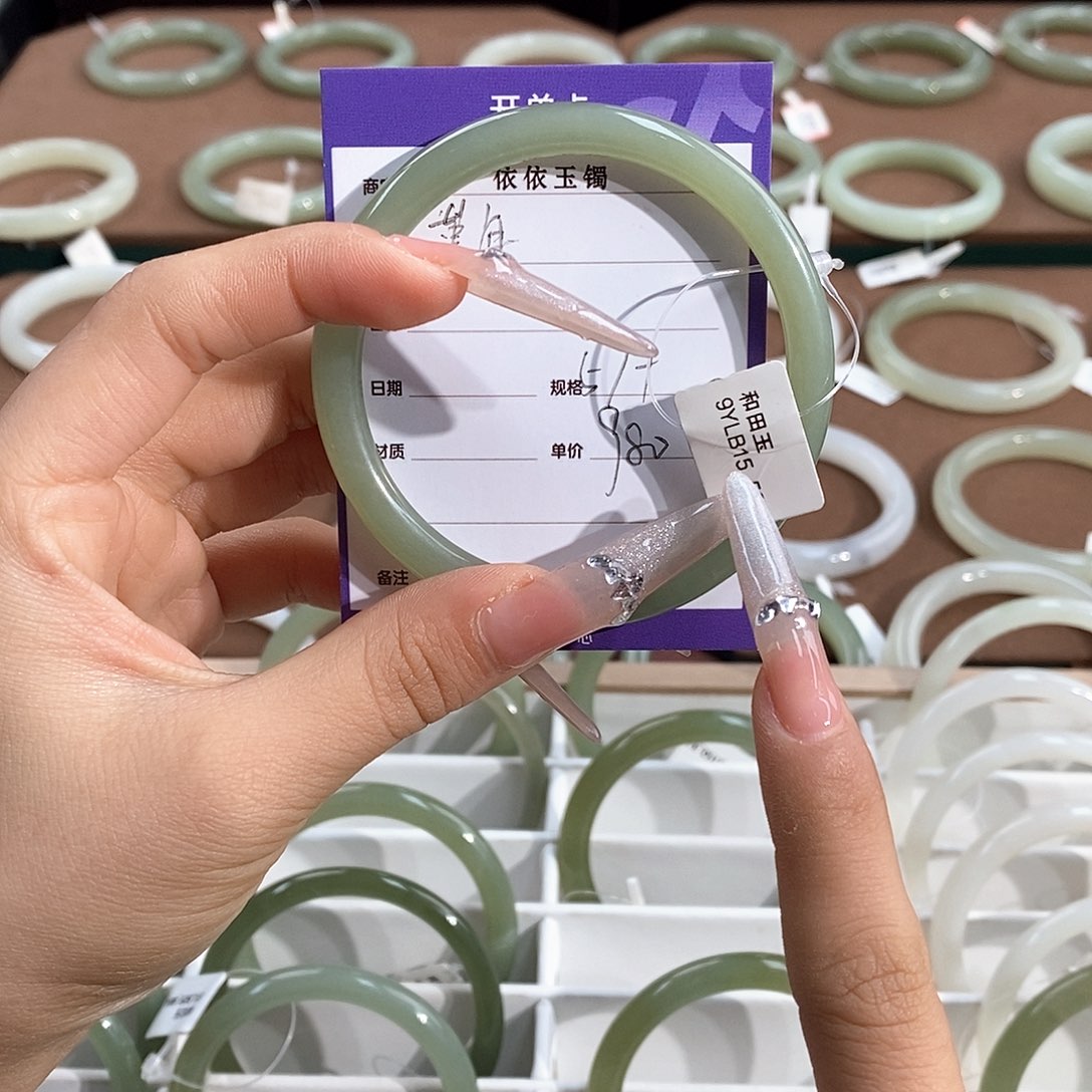 和田玉手镯未镶嵌堇*