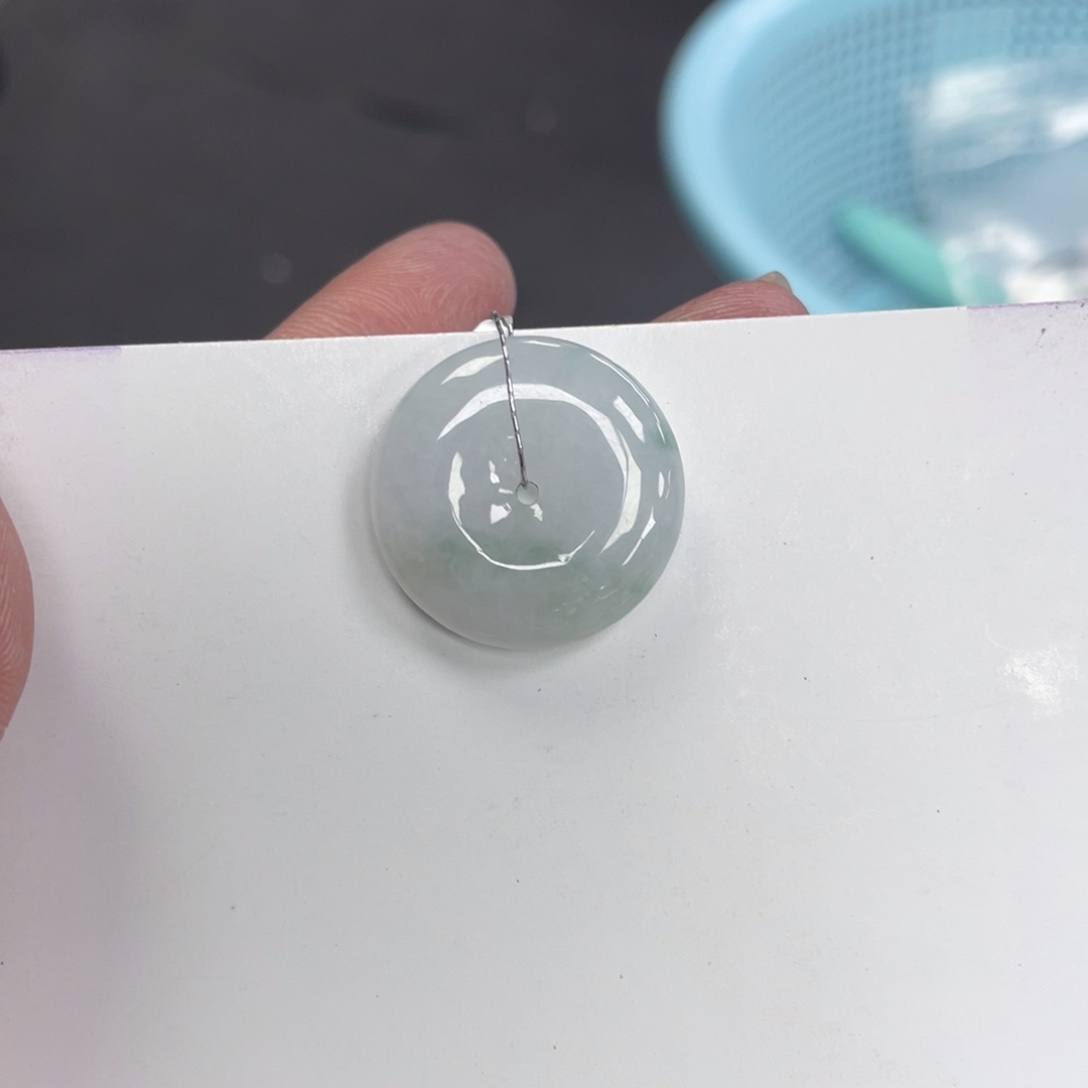 翡翠颈饰未镶嵌平安扣