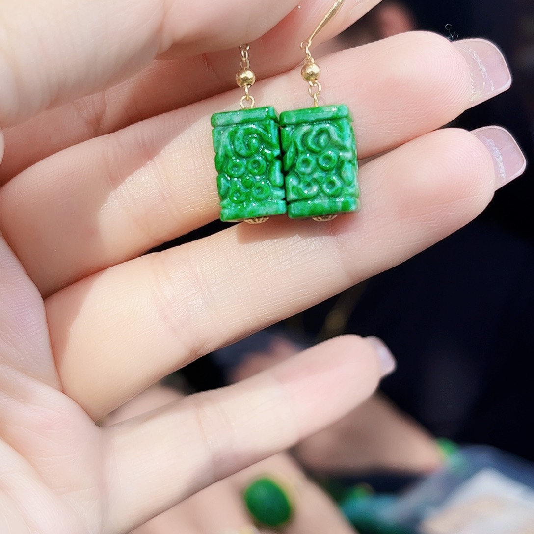 翡翠18K金镶嵌颈饰多样性