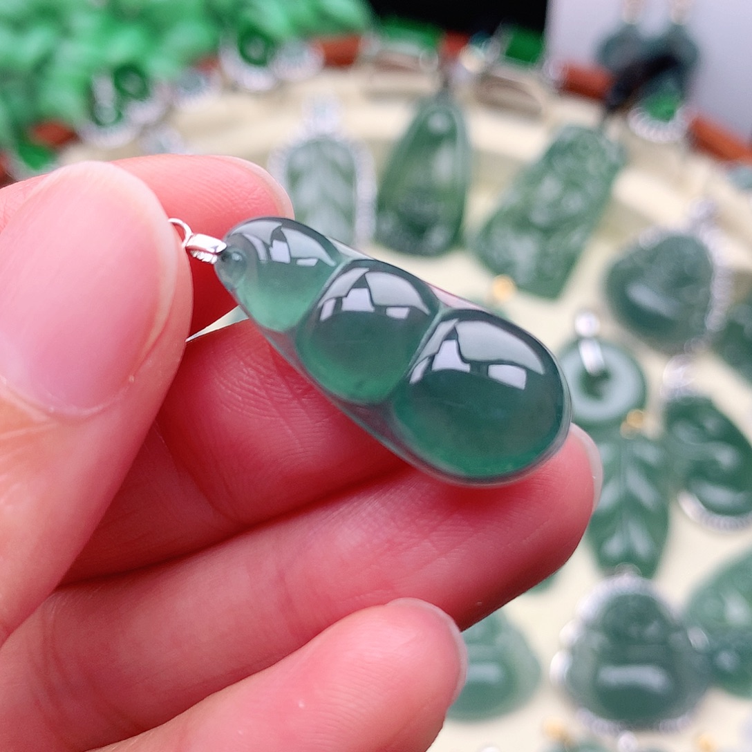 翡翠未镶嵌颈饰吊坠