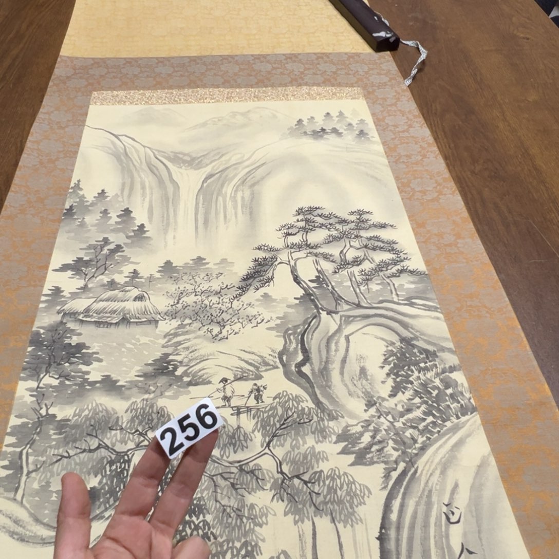 壹****员哈哈哈哈哈这256