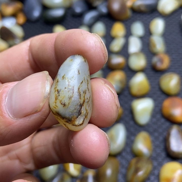 S***F和田玉（糖玉）未镶嵌颈饰