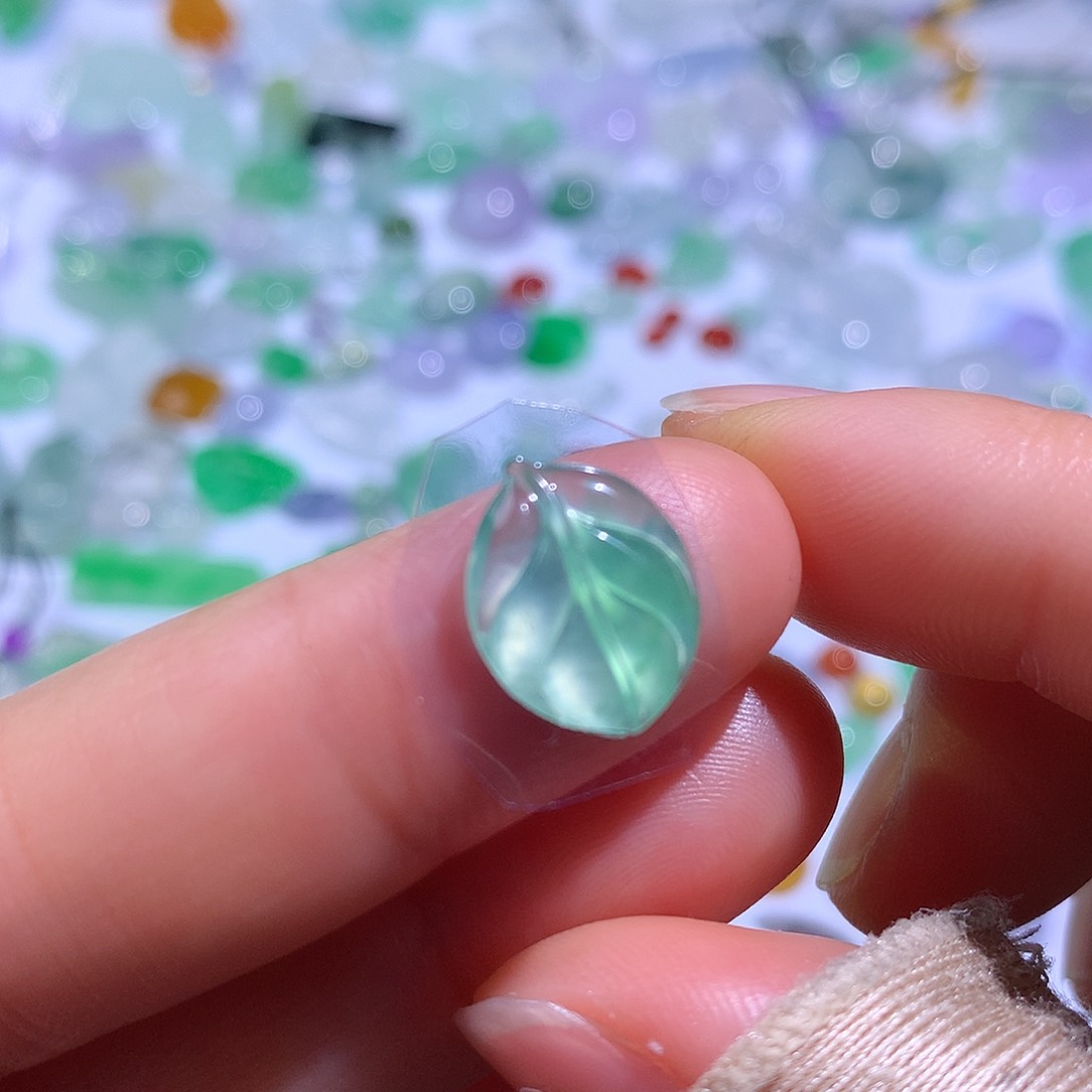 翡翠颈饰未镶嵌叶子