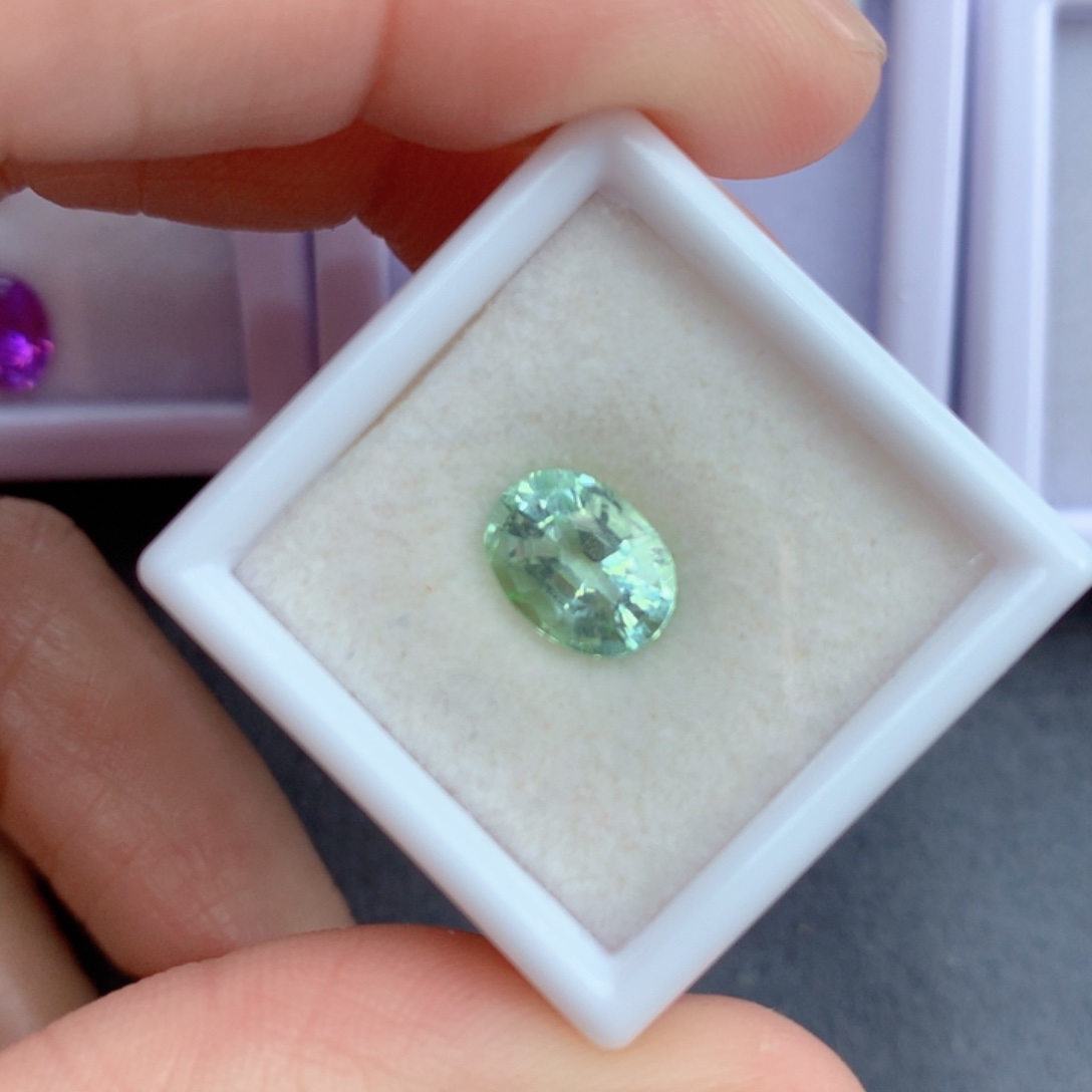 绿色碧玺2.09克拉裸石未镶嵌