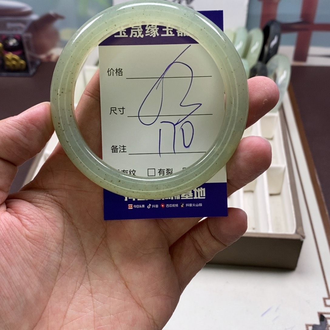 蛇纹石玉手镯未镶嵌