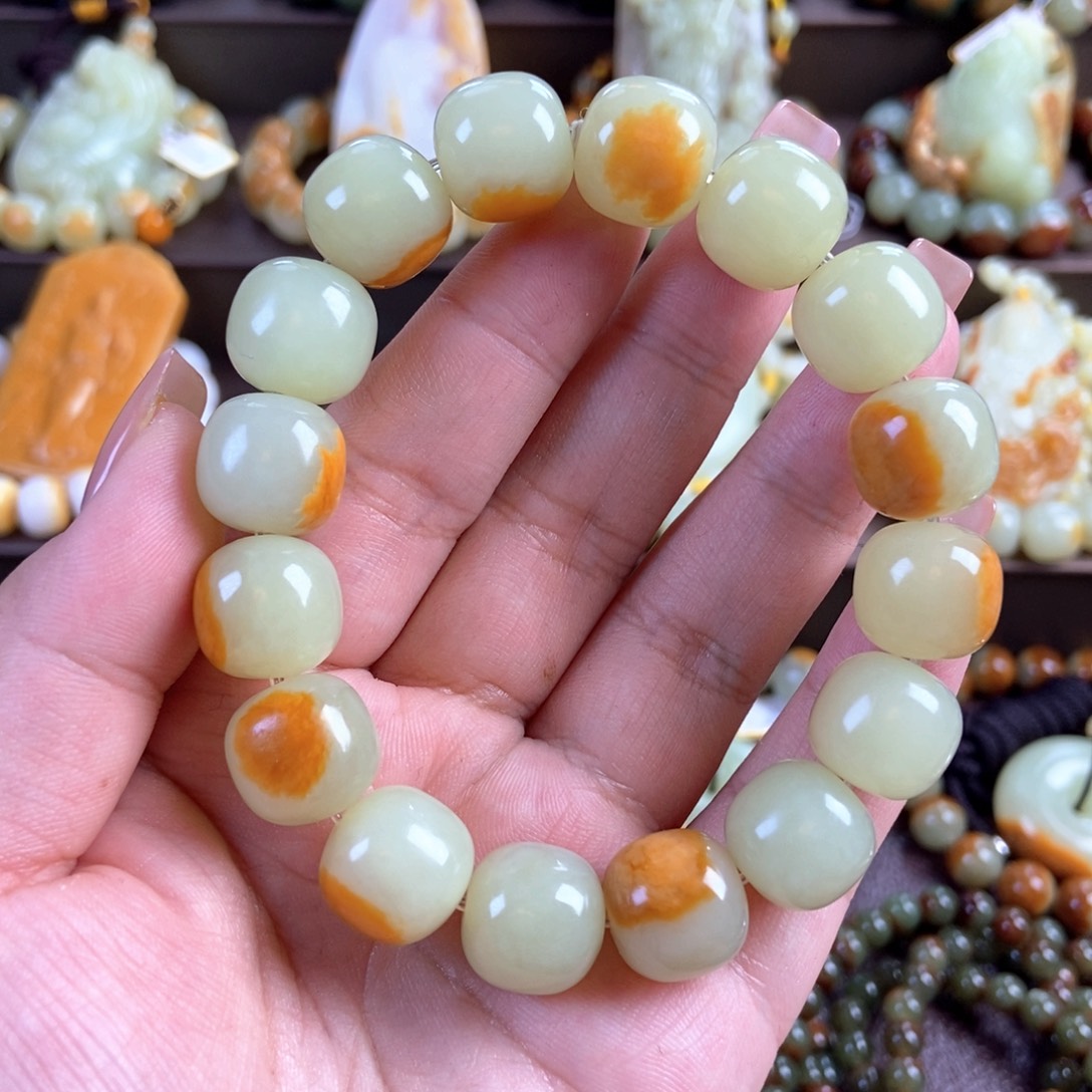 一***色透闪石质玉未镶嵌手串