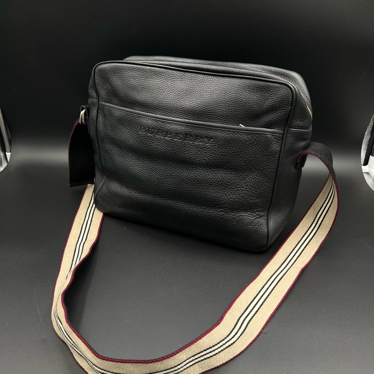 95新 BURBERRY/博柏利 （jp）206 黑色压纹logo斜挎包 均码/95新