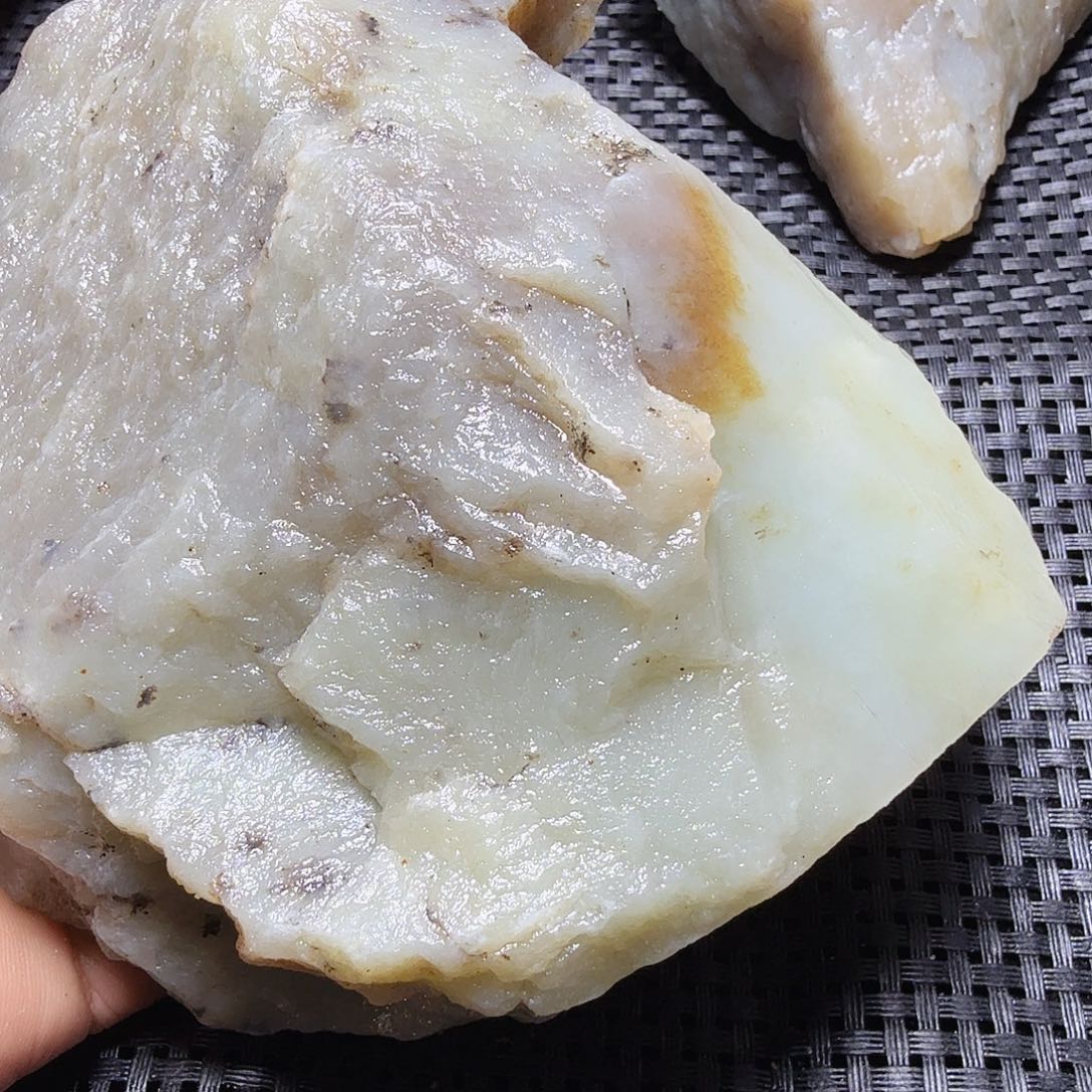 鸿***云和田玉（糖玉）未镶嵌珠宝半成品