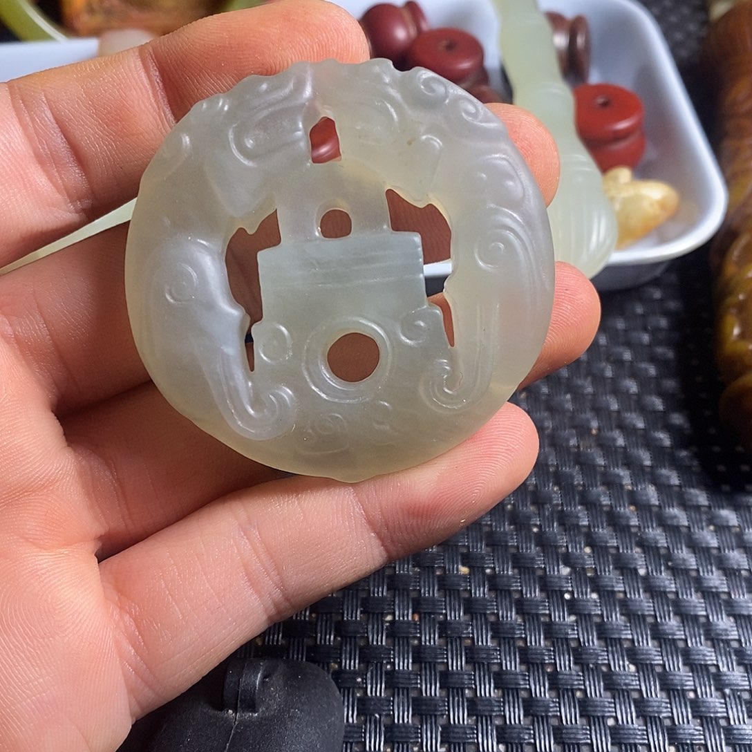 岫玉未镶嵌珠宝奇石