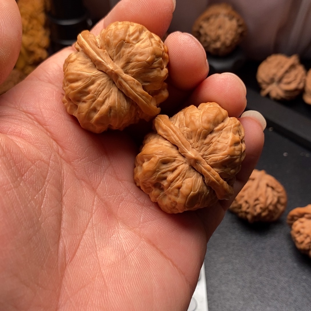 ****鱼吊坠桃核文玩核头