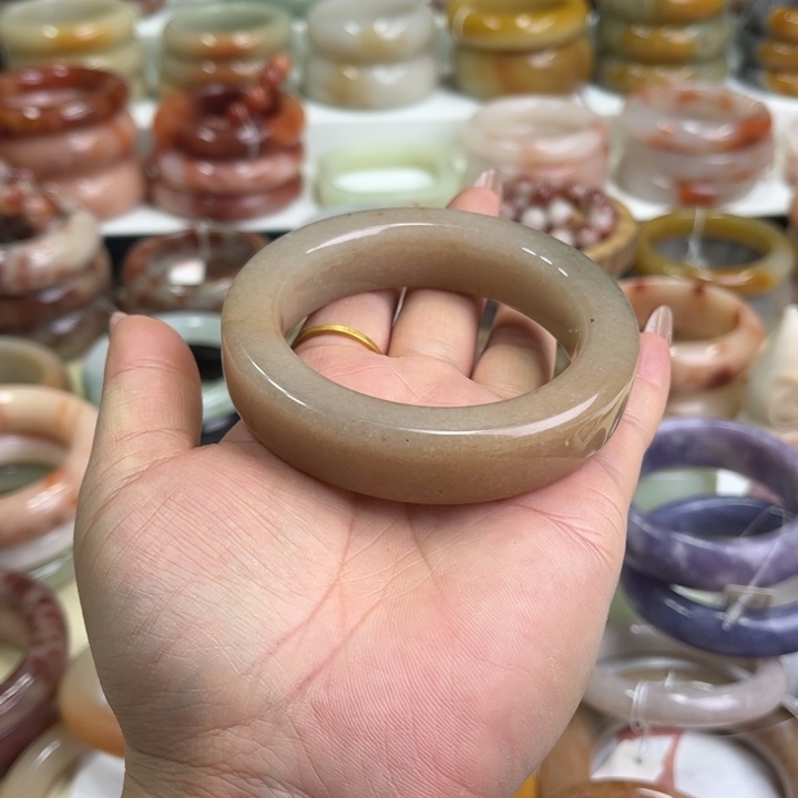 石英质玉手镯57微瑕未镶嵌