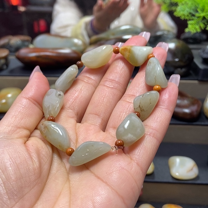 和田玉未镶嵌手串