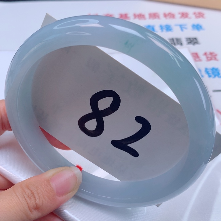 翡翠手镯未镶嵌74圈