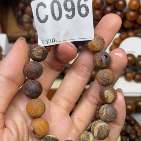 把件贡木瑕疵的手串