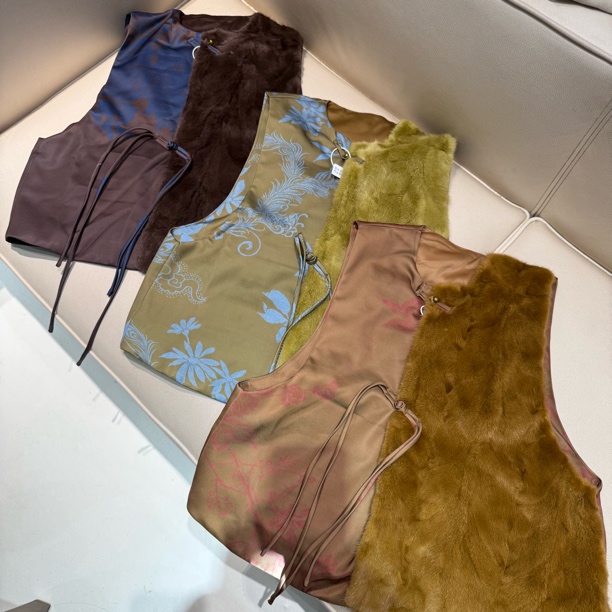 5896  新中式冬季新款高奢红人同款重工加棉无袖马甲外套