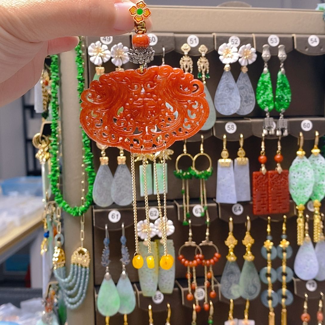 未镶嵌翡翠耳饰翡翠