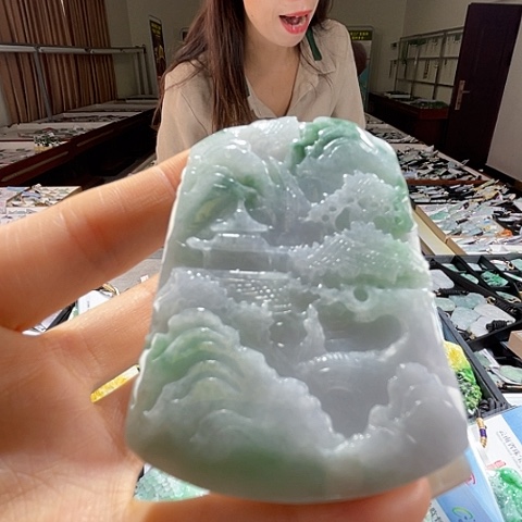 翡翠未镶嵌项圈一个