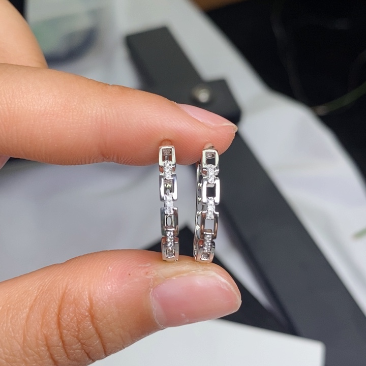 耳饰18K金镶嵌钻石设计款锁链耳包（搭甜甜圈，面包圈）