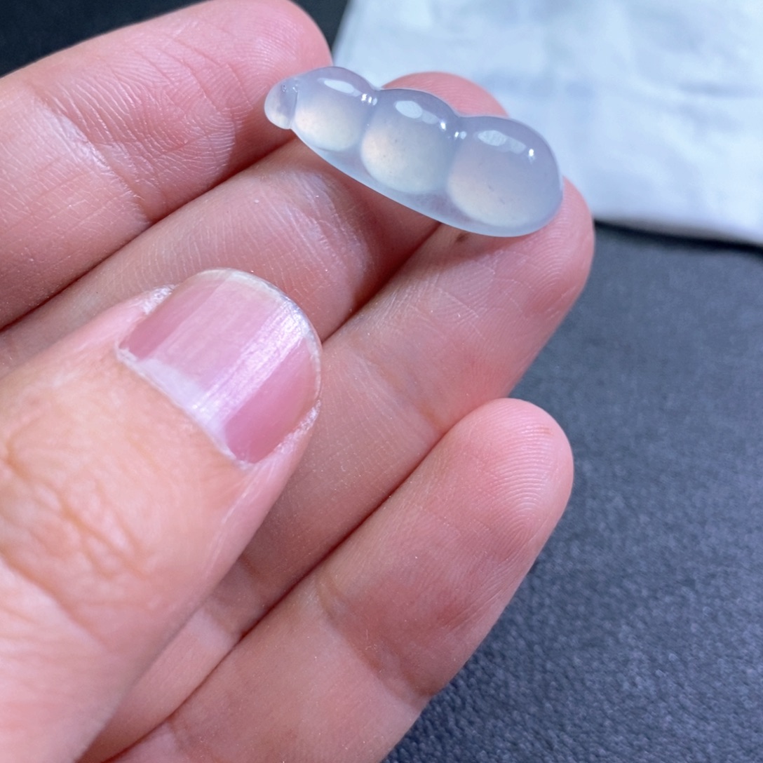 翡翠未镶嵌颈饰定制