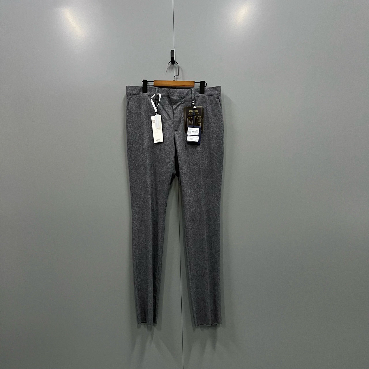 95新 LouisVuitton/路易威登 (ll) lv 灰色挂牌西裤 44码