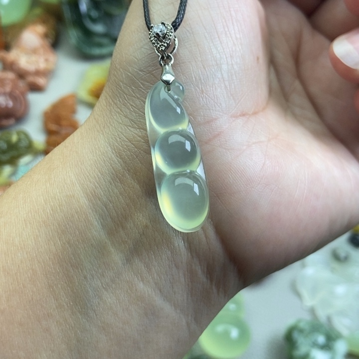 蛇纹石玉挂件未镶嵌