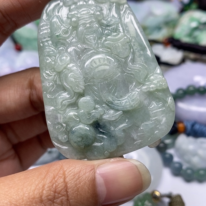 翡翠颈饰未镶嵌天然翡翠