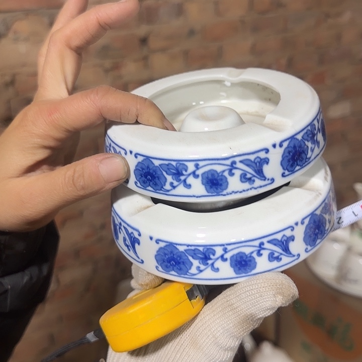 库存微瑕烟灰缸两个