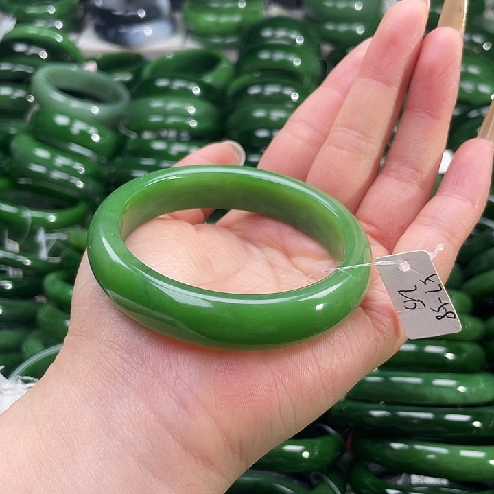 未镶嵌手镯和田玉（碧玉） 阳绿正装 57 58