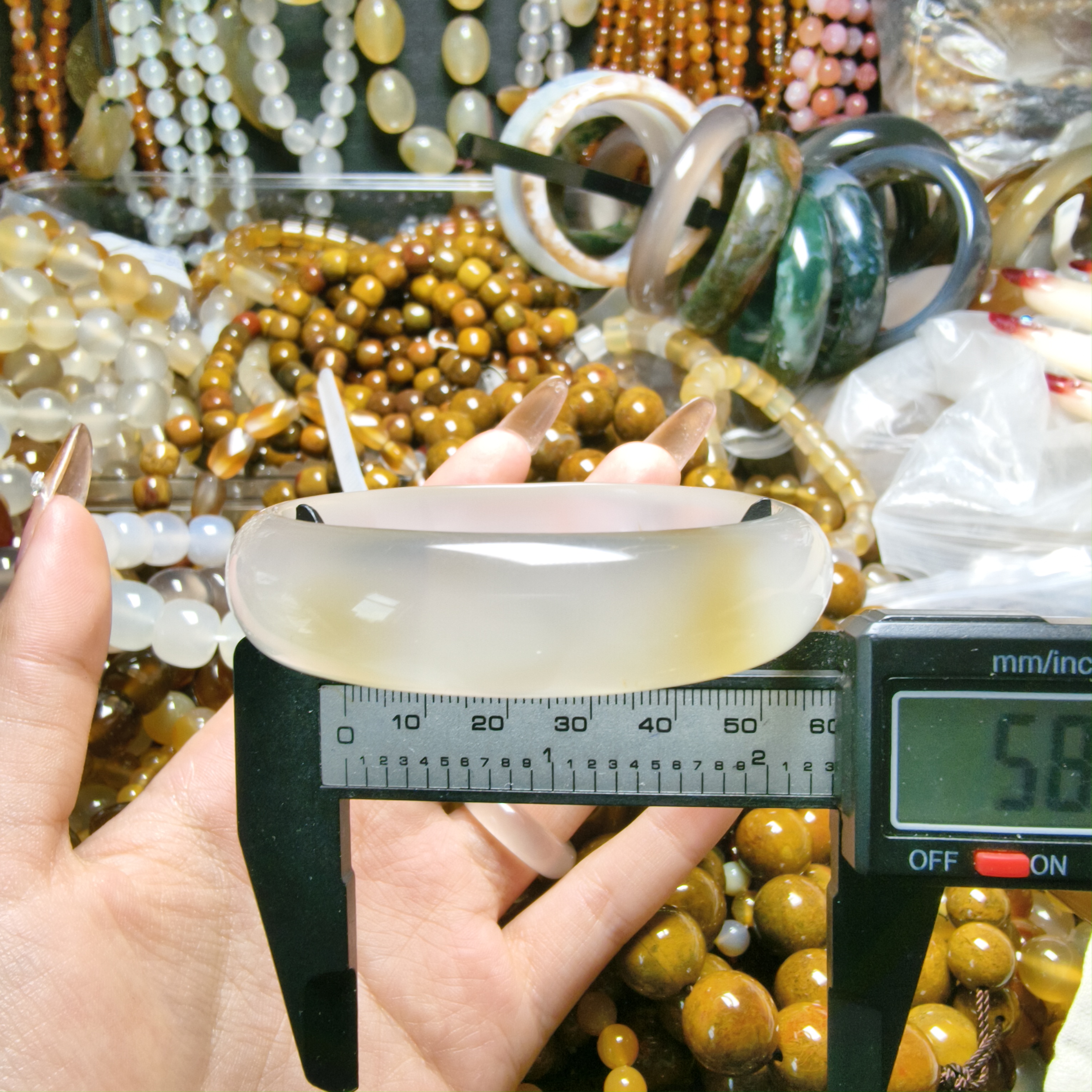 675号天然北红玛瑙手镯58口径