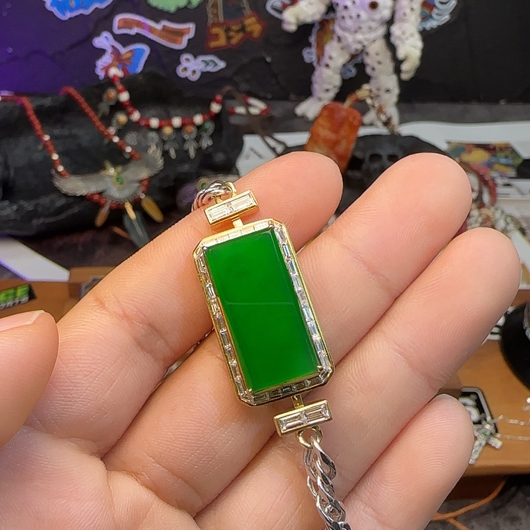 东***棟翡翠18K金镶嵌手链