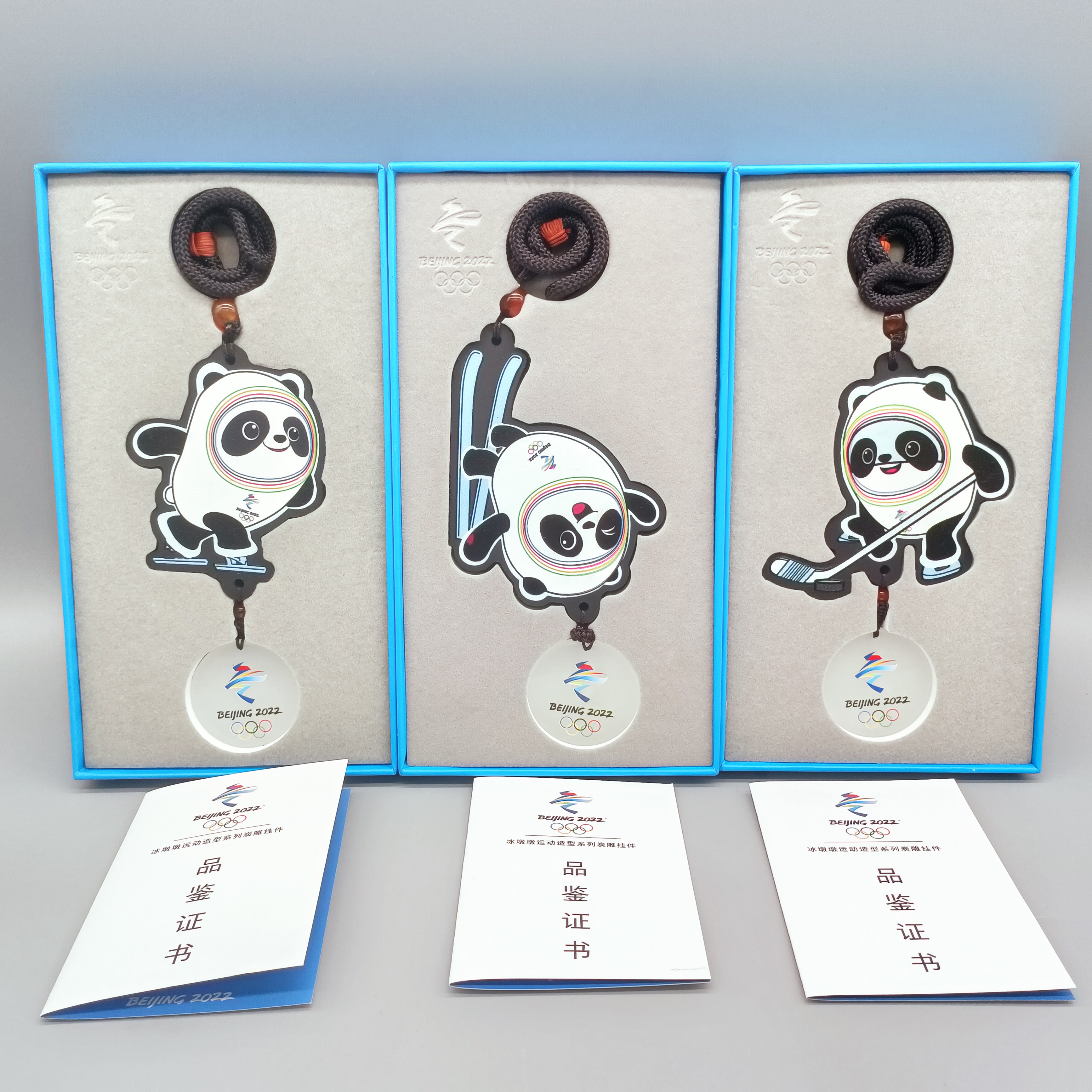 【正品】冰墩墩运动造型系列炭雕挂件