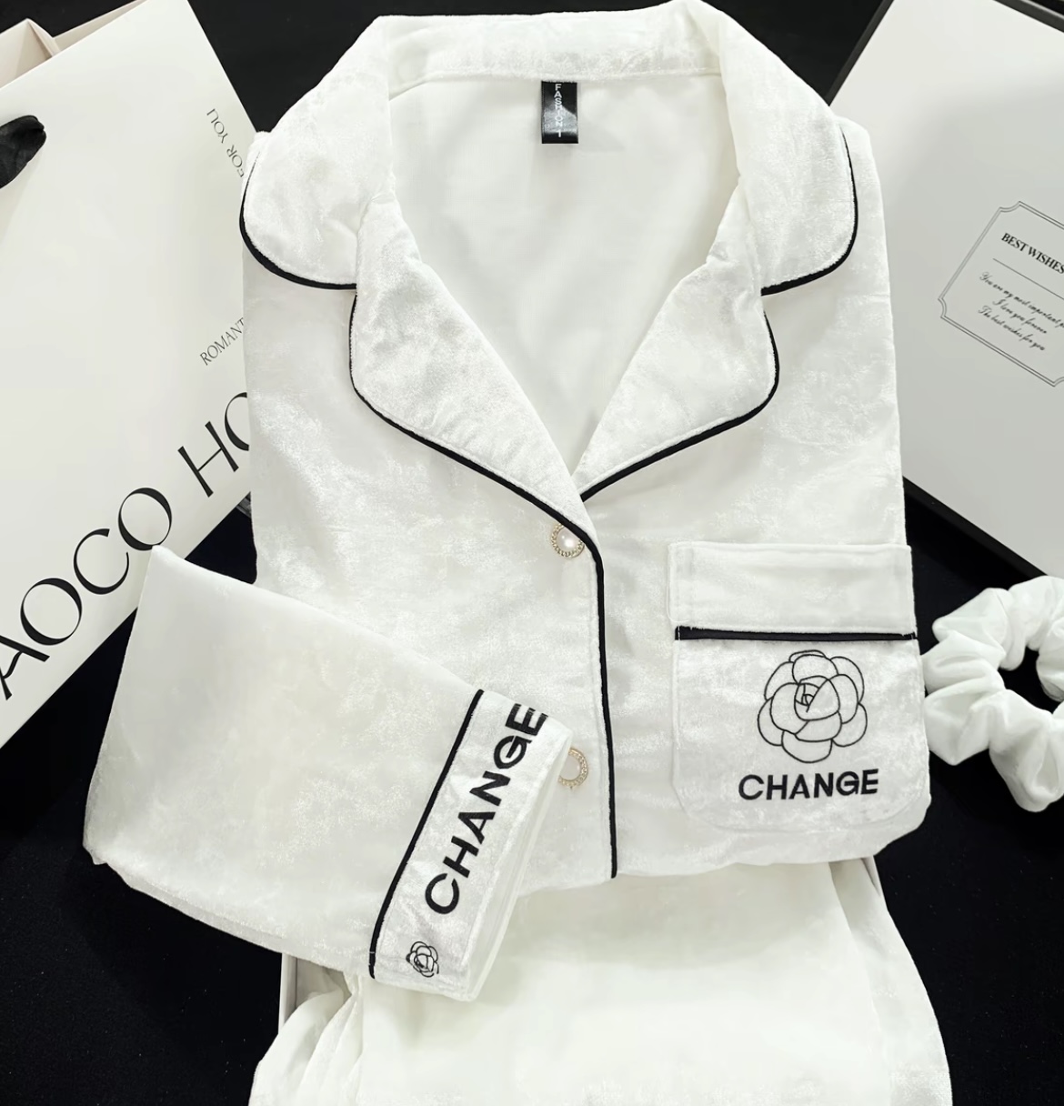 2025秋季金丝绒带胸垫长袖睡衣女时尚休闲家居服套装