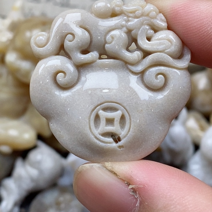 颈饰未镶嵌硅化珊瑚（珊瑚玉）有瑕 小