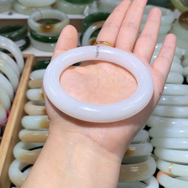 和田玉手镯未镶嵌羊脂白玉镯57