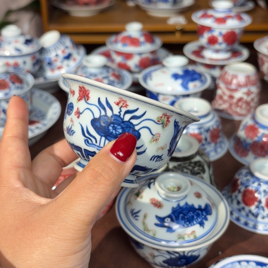青花釉里红鱼藻撇口杯