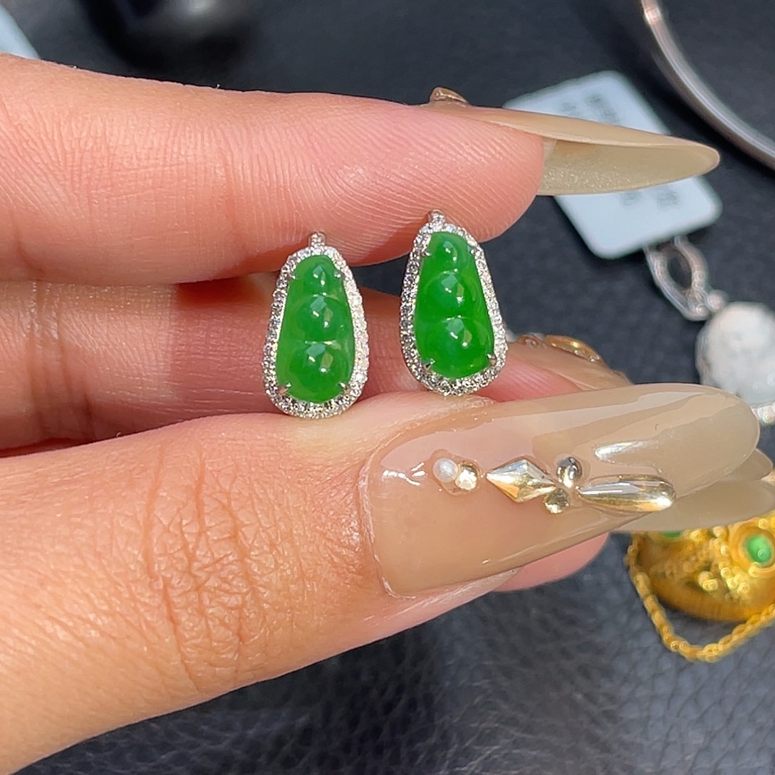 翡翠18K金镶嵌耳饰豆子