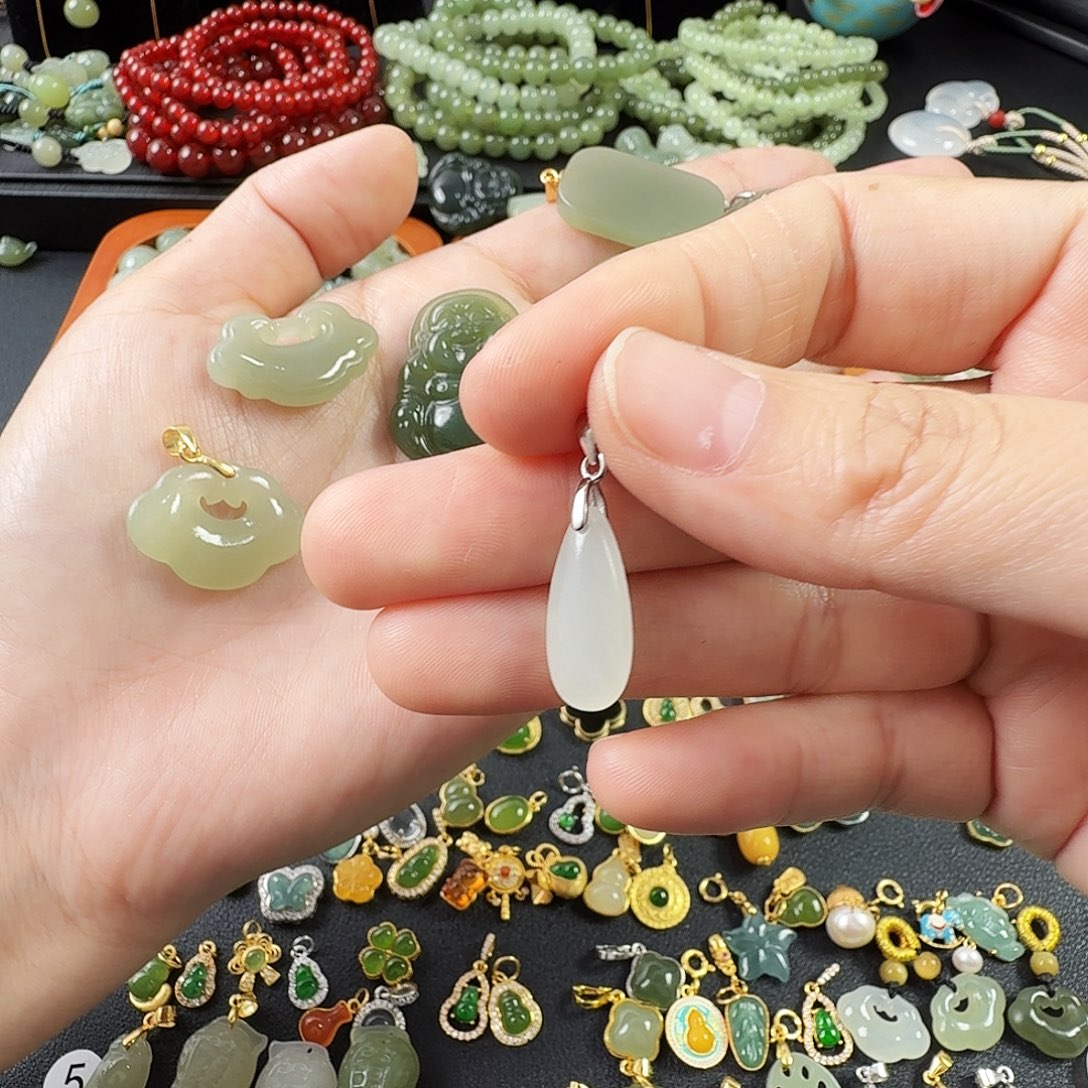 美***，和田玉银S925镶嵌颈饰