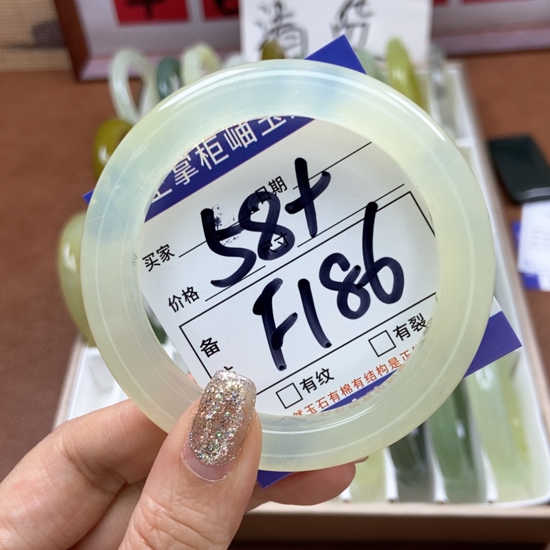 岫玉手镯手镯未镶嵌