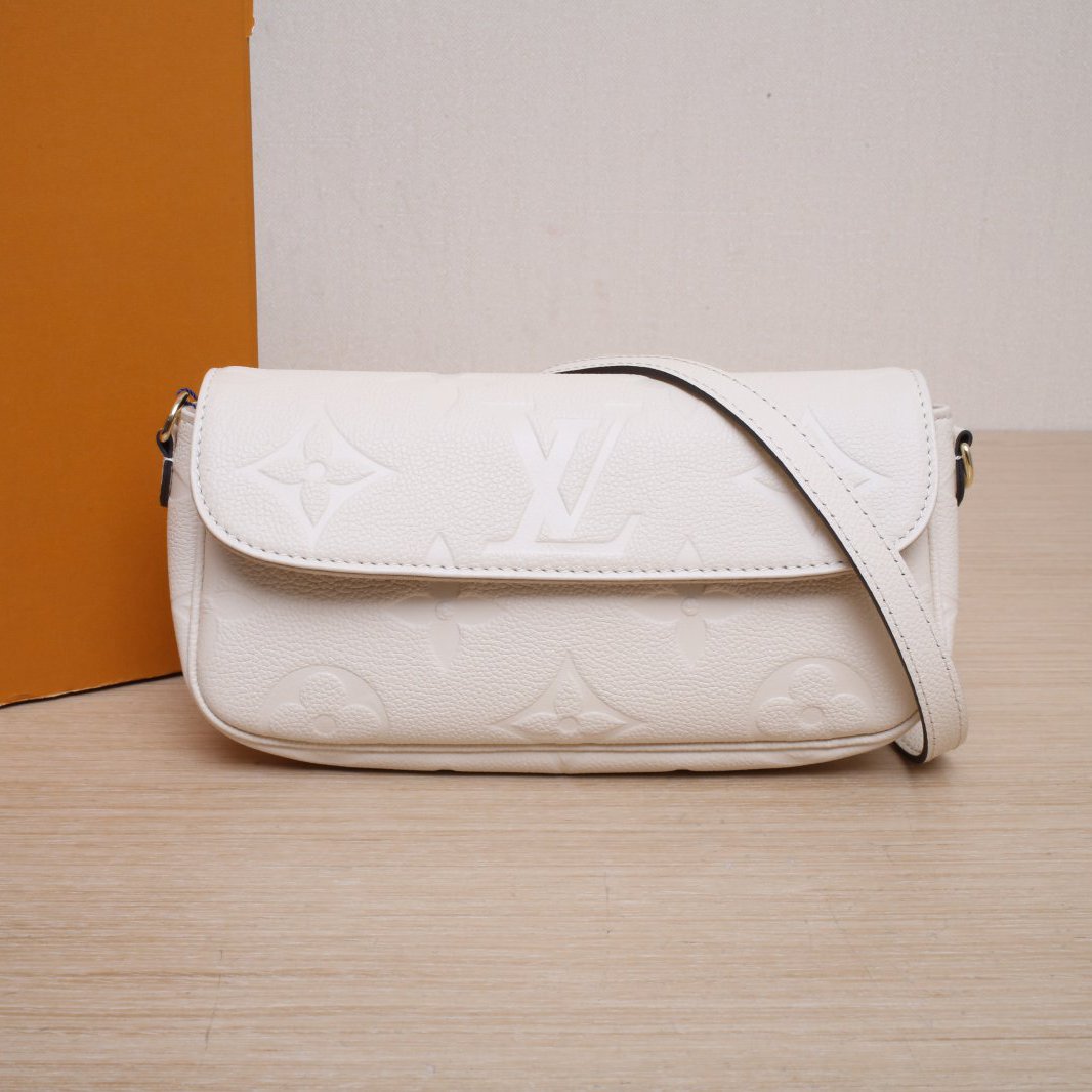 99新 LouisVuitton/路易威登 【娇活动链条腋下包皮革C芯片 156671