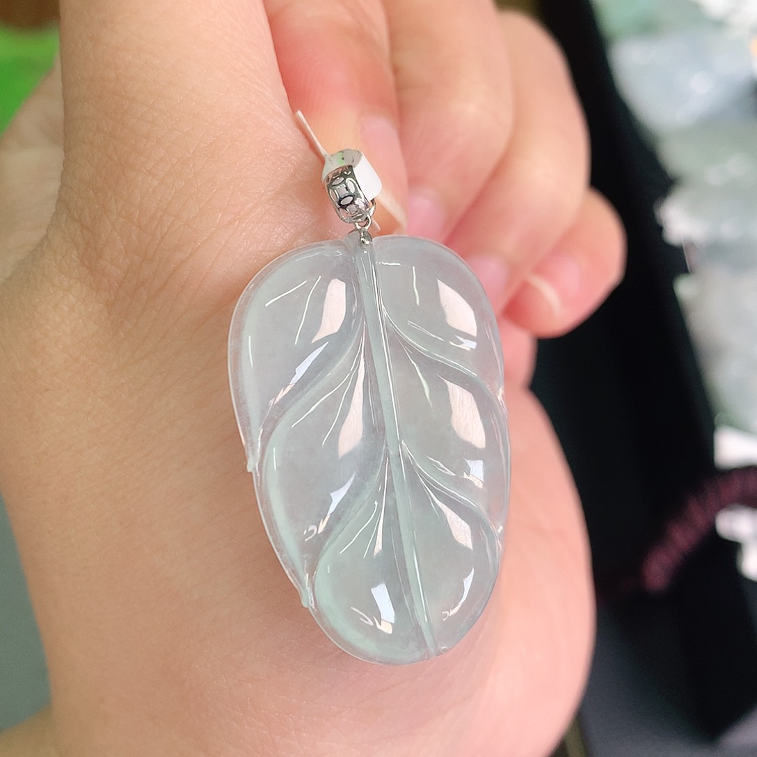 翡翠颈饰18K金镶嵌冰胶蓝水叶子