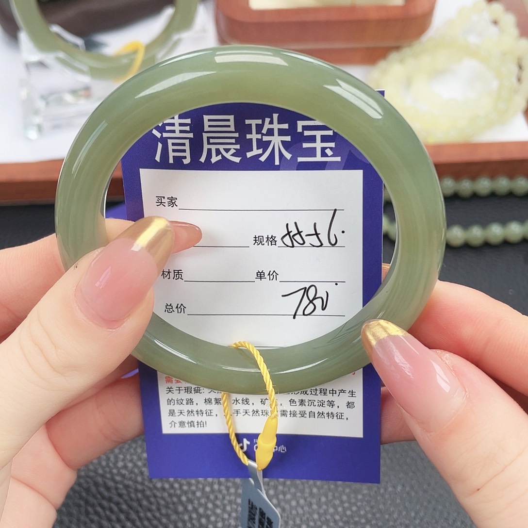 和田玉未镶嵌手镯