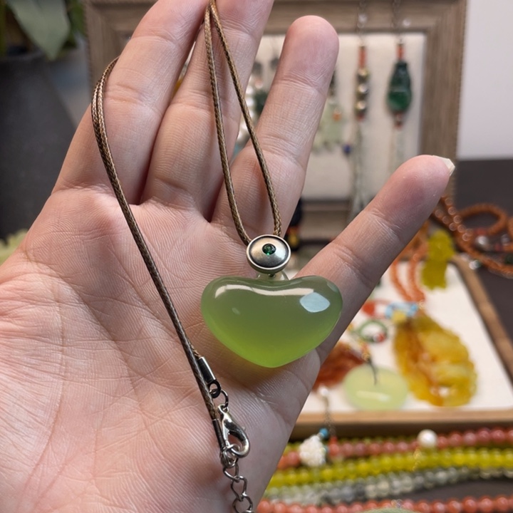 蛇纹石玉吊坠未镶嵌