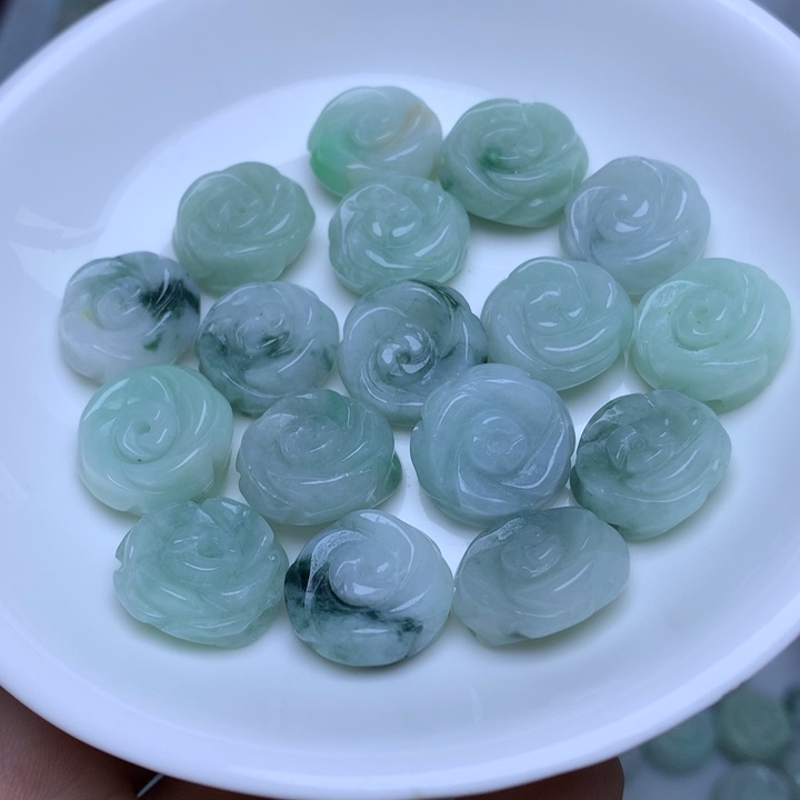 翡翠A货冰飘花玫瑰花3个