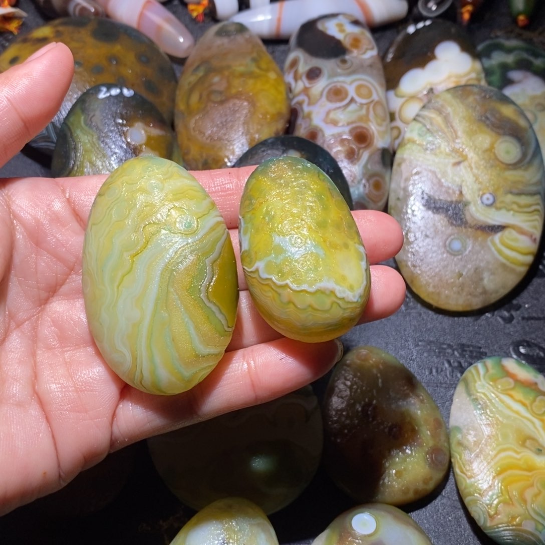 颈饰未镶嵌石英质玉W****i