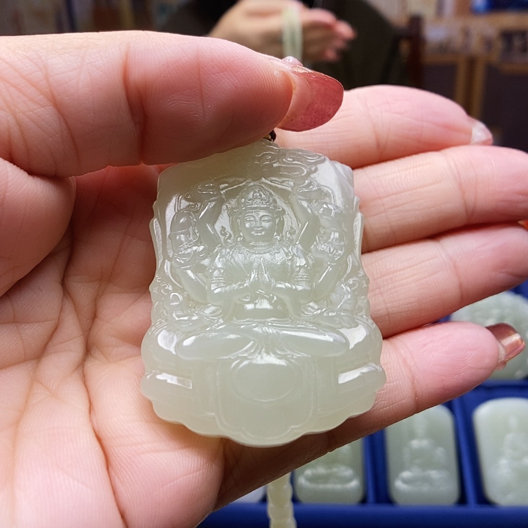 和田玉颈饰未镶嵌瞎*哇