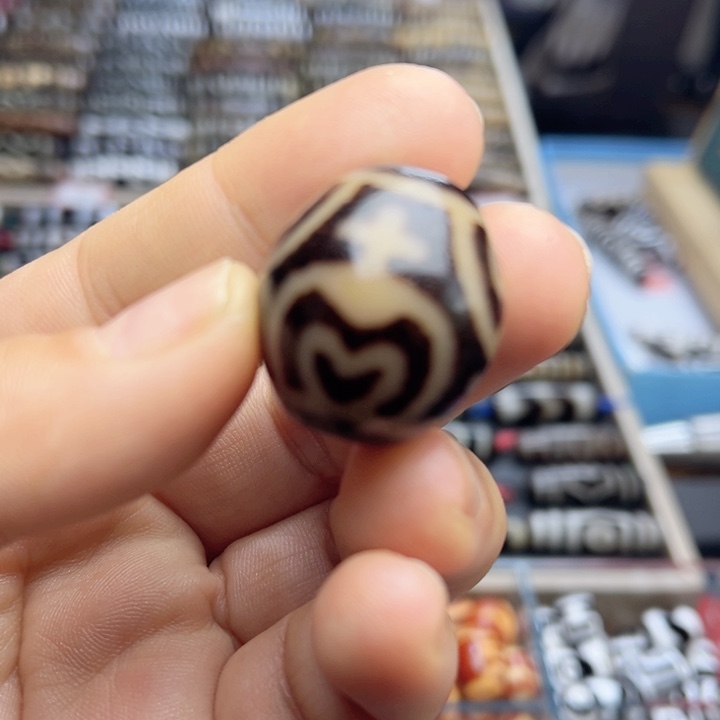 玛瑙/玉髓颈饰未镶嵌举***月