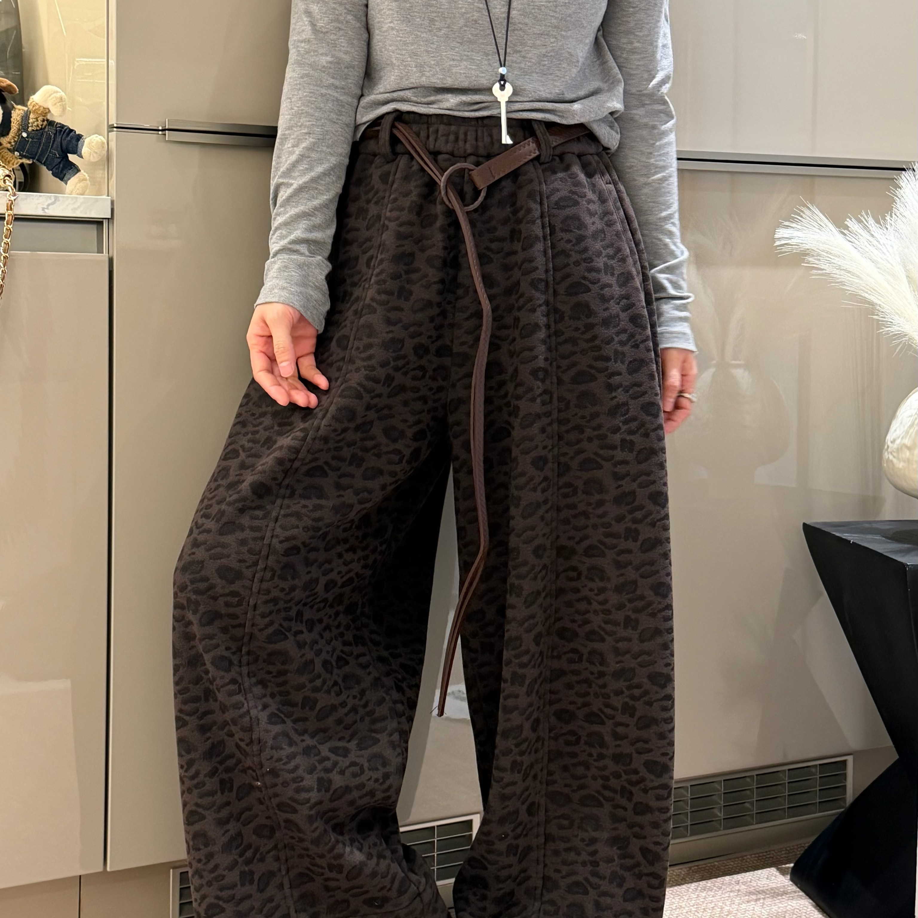 女人阁（加绒裤65206）欧货原版百搭阔腿加绒弯刀裤