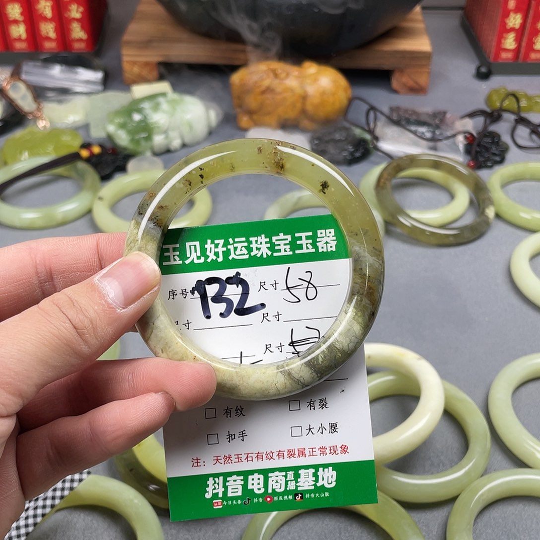 蛇纹石玉手镯未镶嵌